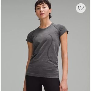 Swiftly Tech Short-Sleeve Shirt. Gray Women’s size 4.